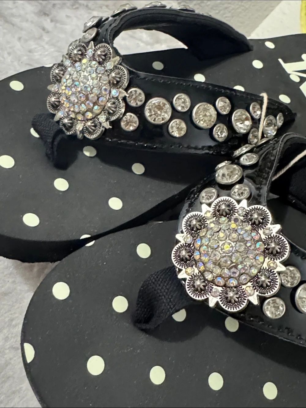 Montana West Black Rhinestone Embellished Flip Flop Sandals-New! Women's Size 8